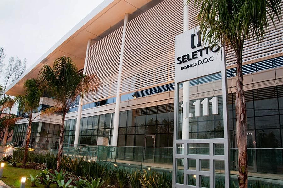 Fachada do Seletto Business DOC, edifício onde a Total Soluções Prediais está localizada